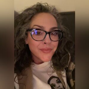 Meet your Posher, Claudine